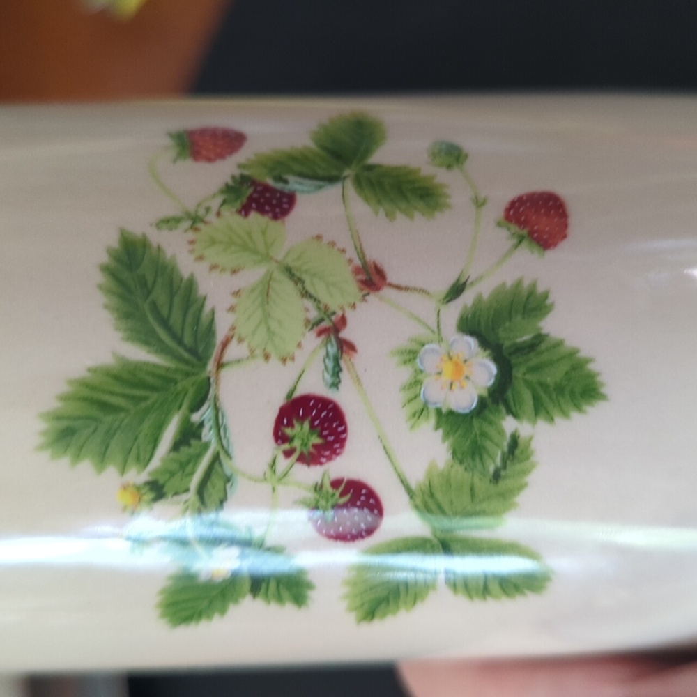 Vintage Strawberry Design Sugar Shaker Ceramic - Picture 8 of 8